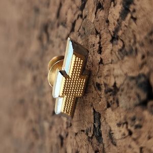 CHEVROLET Tie Tac In Textured Gold And Silver, Very Rare